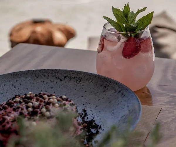 Evgenia & By Calm Collection Hotel 2*