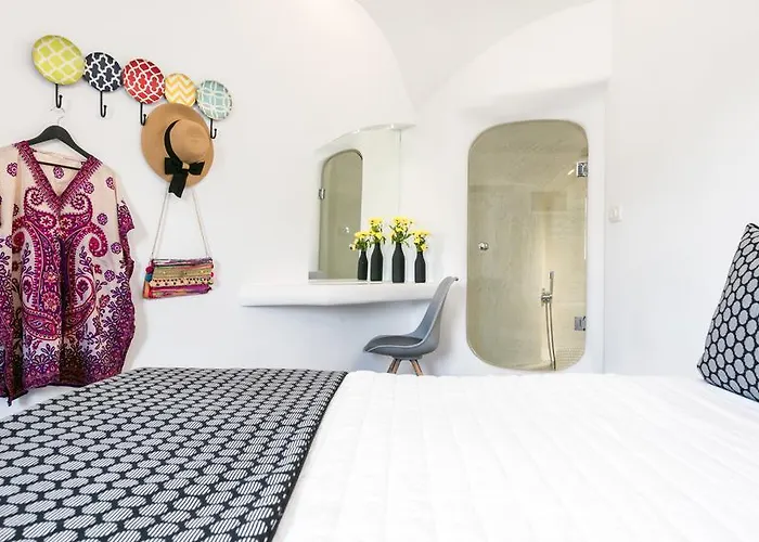 Hotel Evgenia & By Calm Collection Fira (Santorini)